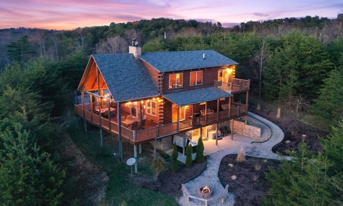 Rockbridge Cabin | Longview Lodge {5BR + sleeping loft} 15min to Logan Pool, Hiking, Dining