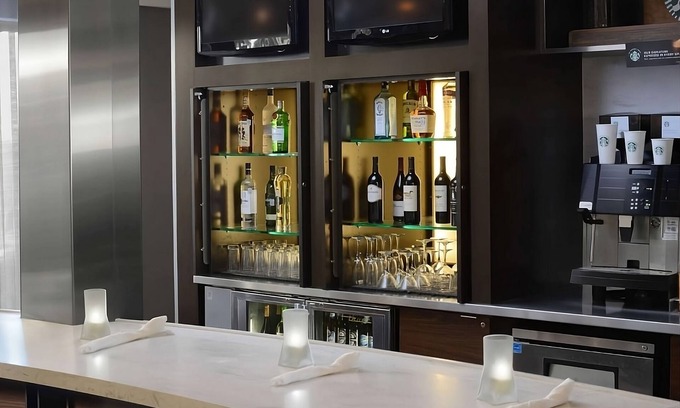 North Dallas Apartment | Look No Further! Pet-friendly Accommodation Near Dealey Plaza, Parking!