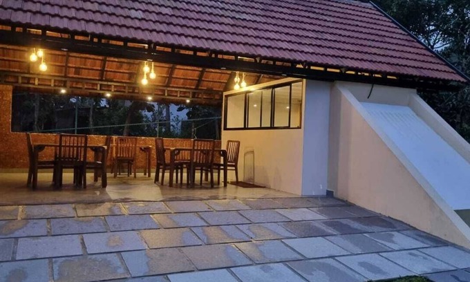 Sulthan Bathery House | Looking for an Ayurvedic holiday at the lap of Kerala's green haven "Wayanad".