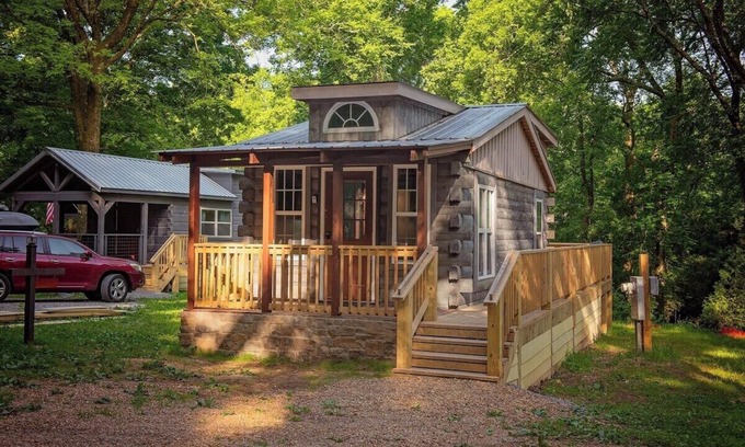 Lookout Valley Neighborhood Association Apartment | Lookout Tiny Cabin | 5 Min to Downtown Chattanooga