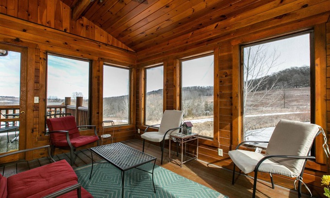 Dubuque Cabin | Lorelei Cabins Edelweiss