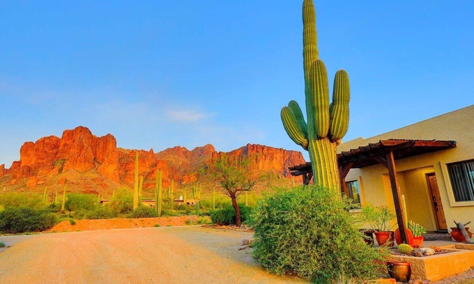 Apache Junction House | Lost Dutchman Retreat Stunning Views Dog Friendly