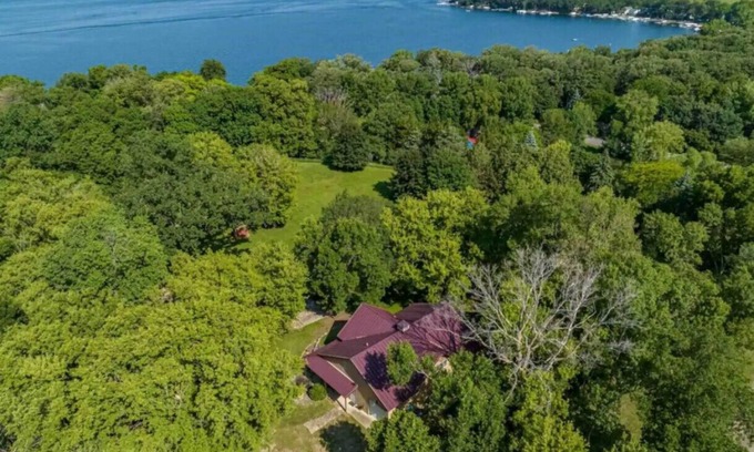 Okoboji Apartment | Lost in Boji Cottage off West Lake Okoboji