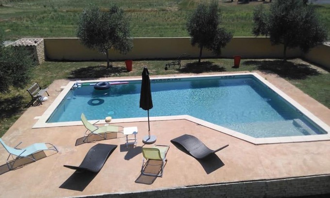Saint-Theodorit Apartment | Loue Studio dans une villa avec piscine terrasse