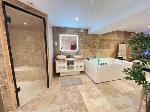 L'Ile-Bouchard House | love Art Room - bien être & Intimité