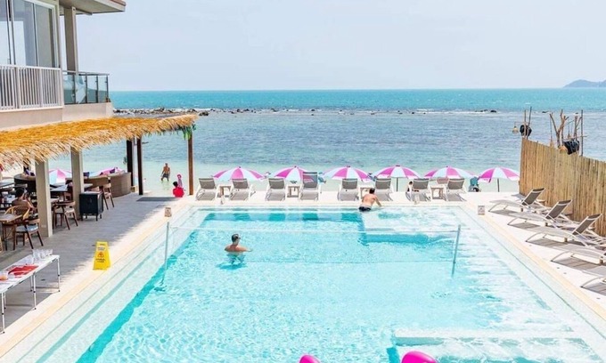 Chaweng City Center Hotel | LOVE Beach Club