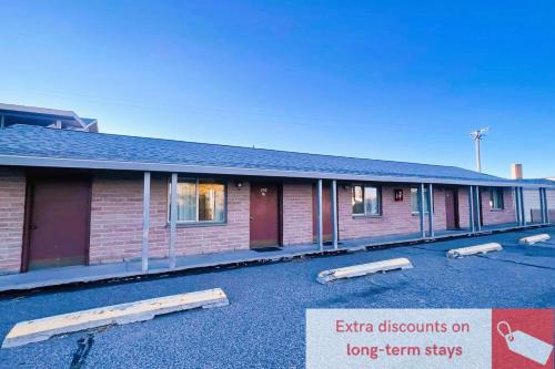 Shoshoni Hotel | Love Hotels Desert Inn & RV by OYO at Boysen Wind River WY