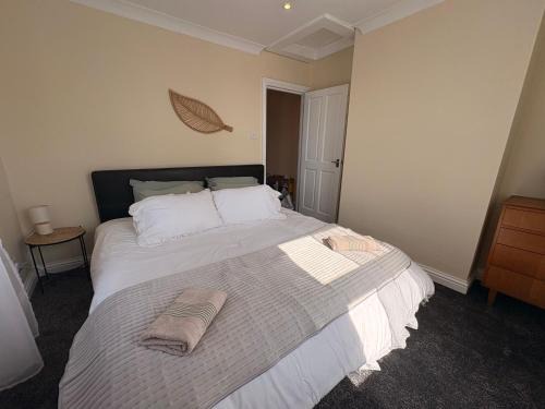 Herne Bay Apartment | Lovely 1 Bed flat in high street - 4 min walk to beach- 300m