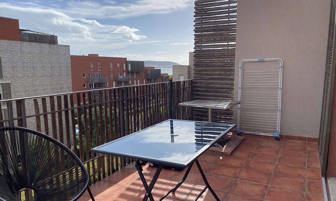Balaruc-les-Bains Apartment | Lovely 1-Bedroom Apartment with Terrace and Garage in Balaruc-les-Bains