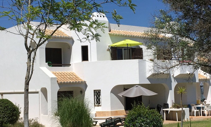 Alpouvar Apartment | Lovely 2 Bed Apartment with south facing balcony Family Friendly Clube Albufeira
