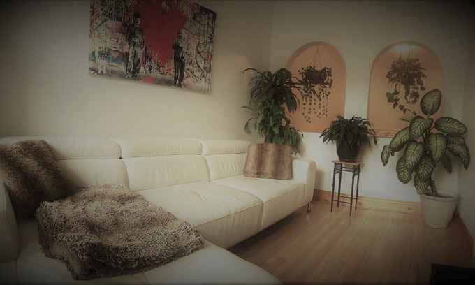 Cote-Saint-Paul Apartment | Lovely 3 BDR unit, 5min-metro, 1 min-grocery store