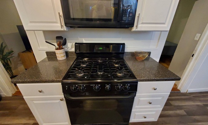 Salem Condo | Lovely 3-bedroom condo with AC in charming Salem