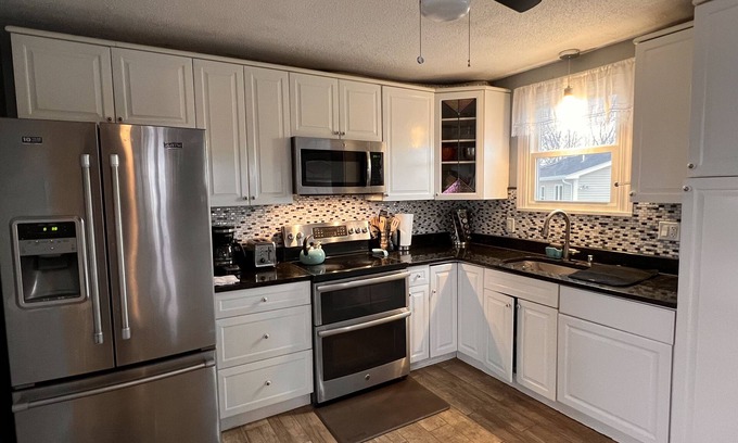 Gloucester Apartment | Lovely 3br apt in Gloucester, free parking