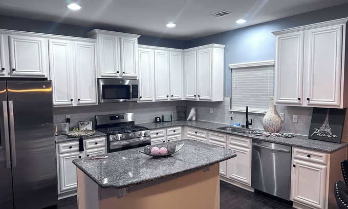 Conyers House | Lovely 4 Bedroom, 3 Bath Oasis