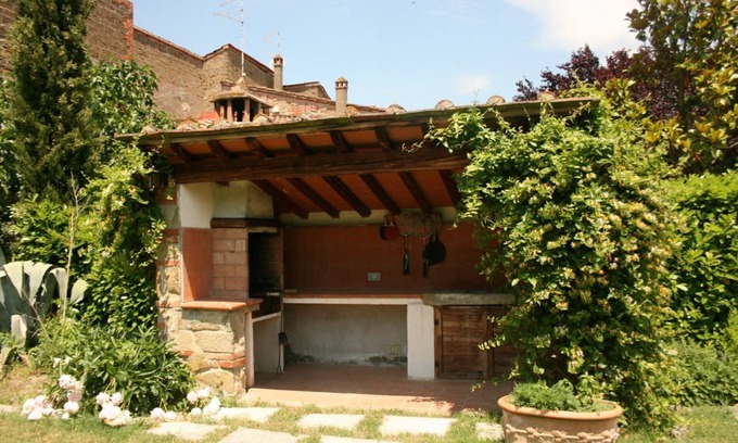Castiglion Fiorentino Apartment | Lovely apartment for 4 people with WIFI, pool, TV and pets allowed, close to Cortona