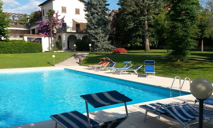 Portese Apartment | Lovely apartment on Lake Garda in residence with pool