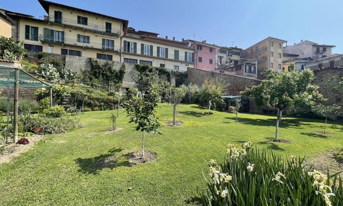Montechiaro dʼAsti Apartment | Lovely apartment for 2 guests with A/C, WIFI, TV, patio and pets allowed
