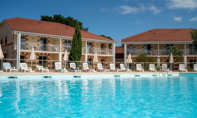Le Verdon-sur-Mer Apartment | Lovely apartment for 6 guests with pool, WIFI, TV, terrace and pets allowed
