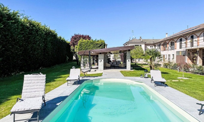 Castell'Alfero Apartment | Lovely apartment for 4 guests with pool, WIFI, TV, patio and pets allowed