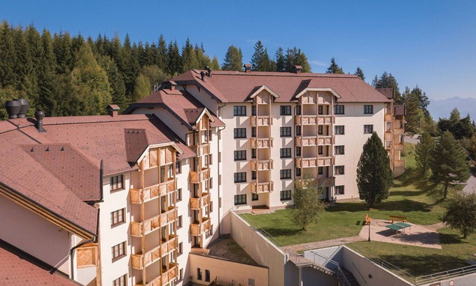Treffen Apartment | Lovely apartment for 4 guests with private pool, WIFI, TV, balcony and parking