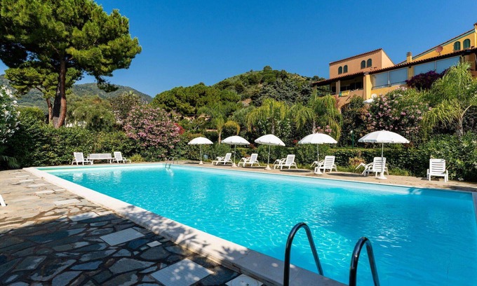Ventimiglia Apartment | Lovely apartment for 4 people with WIFI, pool, balcony and pets allowed