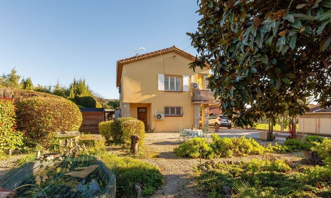 Pegomas Apartment | Lovely apartment for 4 people with WIFI, A/C, TV, balcony and parking