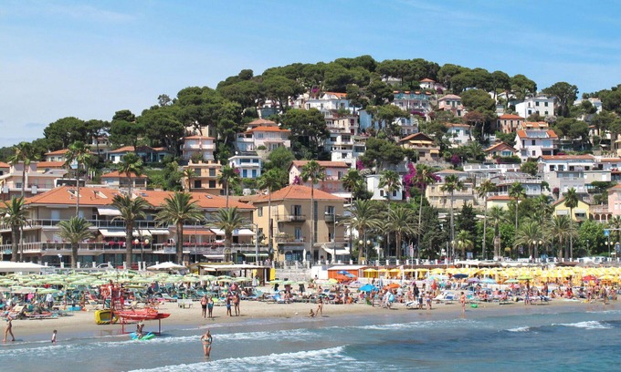 Marina di Andora Apartment | Lovely apartment for 4 people with WIFI, A/C and TV