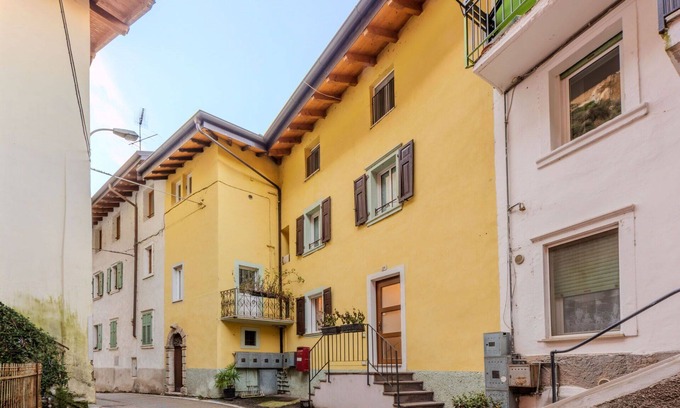 Riva del Garda Apartment | Lovely apartment for 4 people with A/C, WIFI, TV, terrace and pets allowed