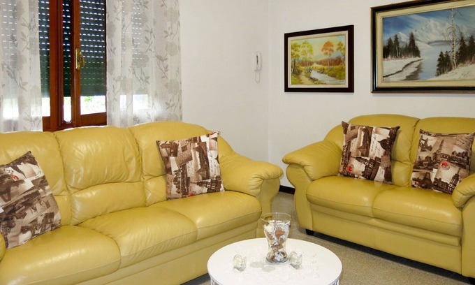 Passarella di Sotto Apartment | Lovely apartment for 6 people with WIFI, TV, patio and pets allowed