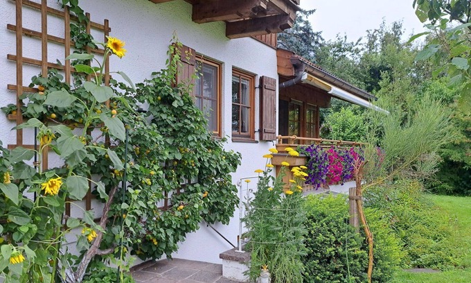 Maishofen Apartment | Lovely apartment for 5 guests with WIFI, TV, patio and pets allowed