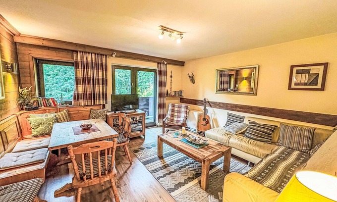 Saalbach-Hinterglemm Apartment | Lovely apartment for 4 guests with WIFI, TV and balcony