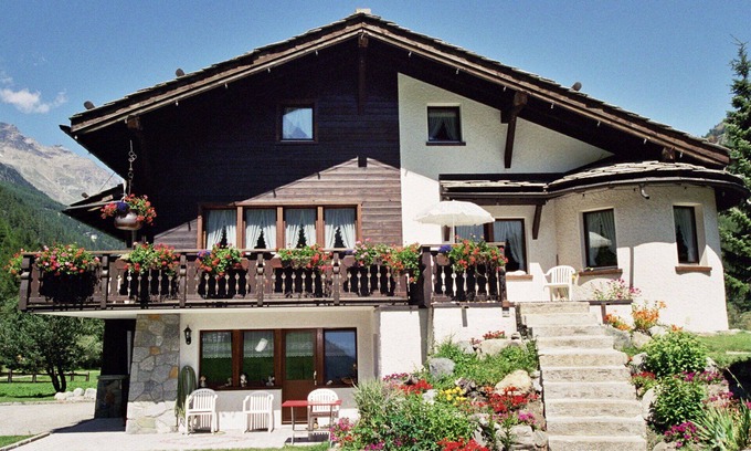 Saas Almagell Apartment | Lovely apartment for 8 people with WIFI, TV, patio, pets allowed and panoramic view