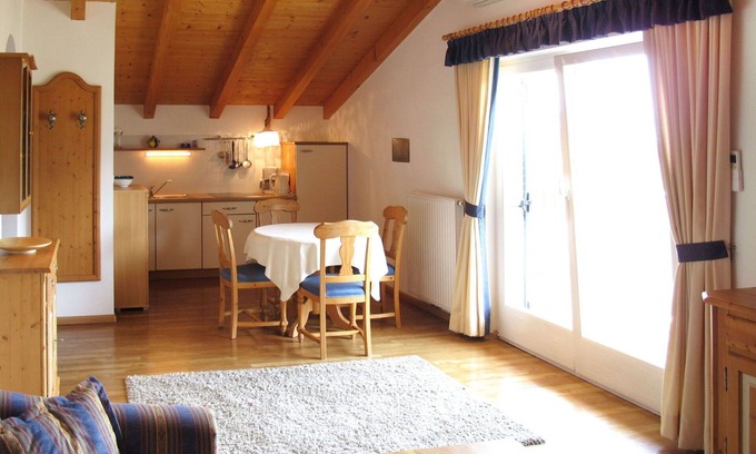Merano Apartment | Lovely apartment for 3 guests with pool, WIFI, A/C, TV, balcony, pets allowed and parking