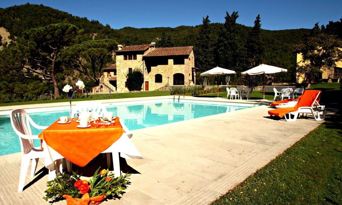 Dicomano Apartment | Lovely apartment for 2 people with WIFI, pool, TV and pets allowed