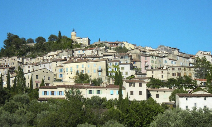 Tourrettes House | Lovely apartment in villa for 6 guests with pool, WIFI, A/C, TV, patio and pets allowed