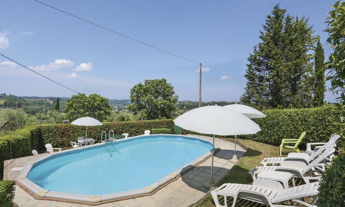 San Miniato Villa | Lovely apartment in villa for 2 guests with pool, A/C, TV, patio and pets allowed