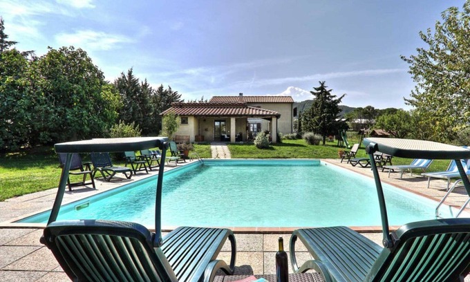 Pomarance Villa | Lovely apartment in villa for 5 guests with pool, WIFI, TV and balcony