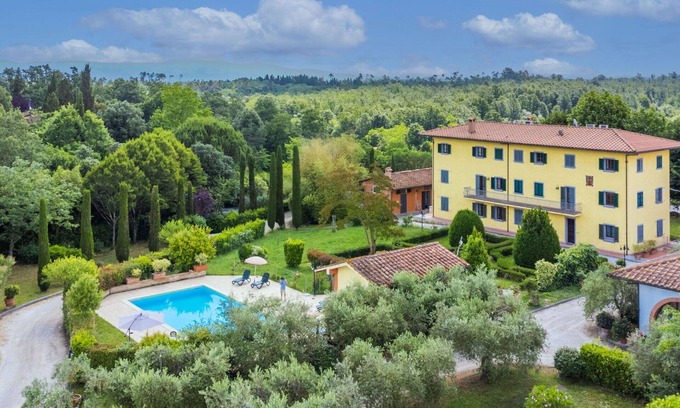 Fucecchio Villa | Lovely apartment in villa for 15 people with A/C, hot tub, private pool, WIFI, TV and pets allowed