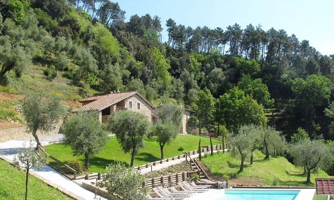 Pescaglia Villa | Lovely apartment in villa for 6 people with pool, WIFI, A/C, TV, terrace and pets allowed