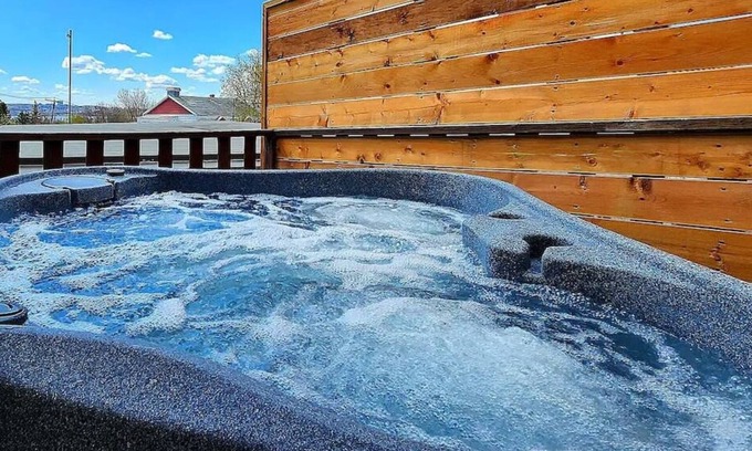 Quartier 5-4 Apartment | Lovely Boho Spa Sauna AC and Free Parking