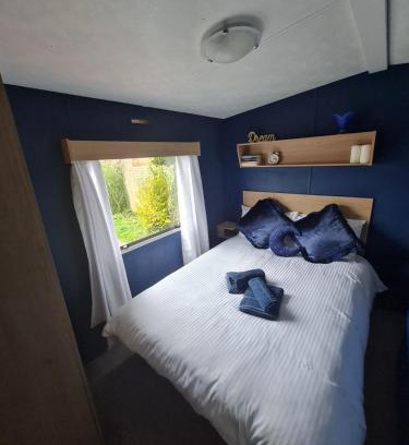 Leysdown-on-Sea Apartment | Lovely caravan at Harts Holiday Park Leysdown-on-Sea