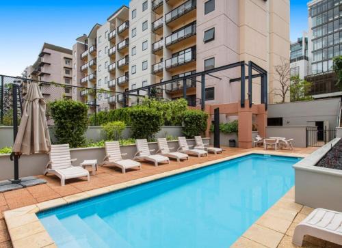 Perth Central Business District Apartment | Lovely city apartment with private courtyard, pool, free parking, gym