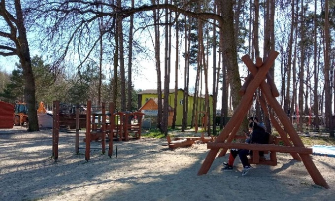 Hradec Kralove House | Lovely apartment in villa for 12 guests with WIFI, TV, patio, pets allowed and parking