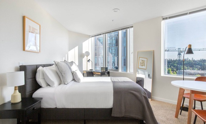 West Bellevue Apartment | Lovely Downtown Bellevue Studio w/Gym, W/D, near shops, by Blueground