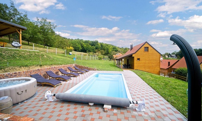 Jastrebarsko House | Lovely home in Dragovanscak