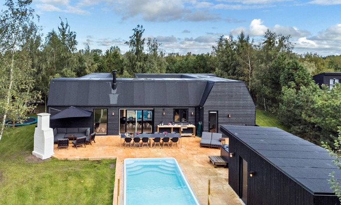 Bøtø By House | Lovely home in Væggerløse with sauna