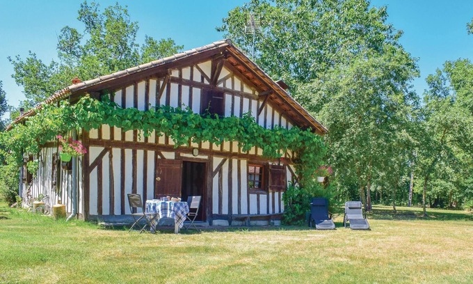 Vert House | Lovely home in Vert with WiFi