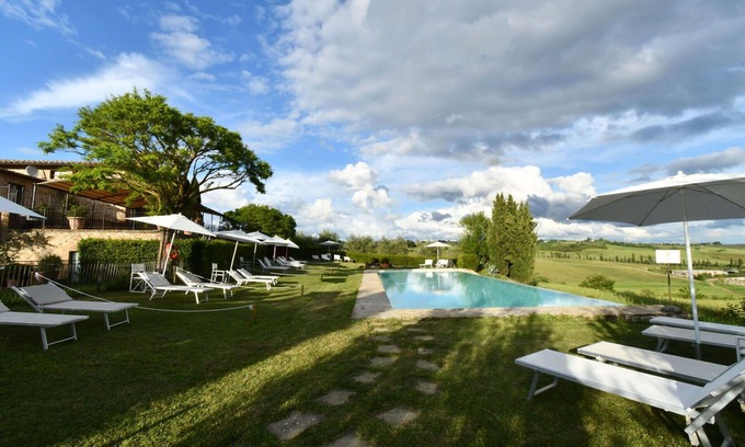 Ponte di Gabbiano Apartment | Lovely apartment for 4 guests with A/C, WIFI, pool, TV and pets allowed, close to Siena