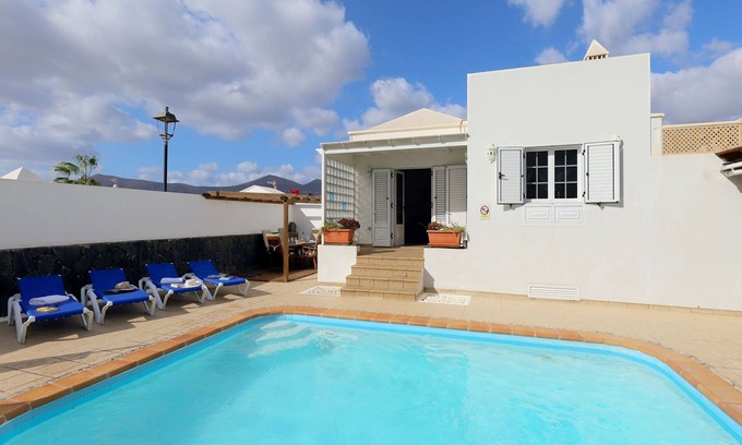 Los Mojones Villa | Lovely Lanzarote Villa | 4 Bedroom | Villa Joanne | BBQ & Private Pool | Puerto.