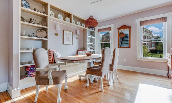 Mystic - New London House | Lovely & Light-Filled Victorian Townhouse with Luxury Amenities